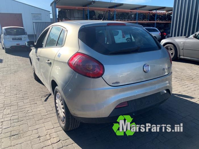 Używane Dach Fiat Bravo (198A) 1.4 16V Cena € 250,00 Procedura marży oferowane przez Autodemontagebedrijf De Mars