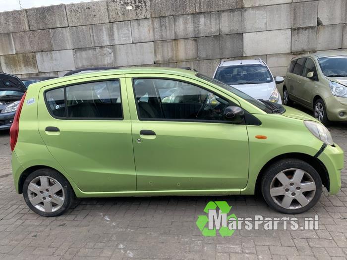 Używane Próg prawy Daihatsu Cuore (L251/271/276) 1.0 12V DVVT Cena € 250,00 Procedura marży oferowane przez Autodemontagebedrijf De Mars