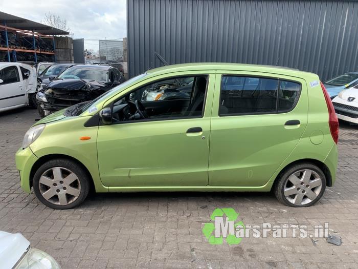 Używane Dach Daihatsu Cuore (L251/271/276) 1.0 12V DVVT Cena € 250,00 Procedura marży oferowane przez Autodemontagebedrijf De Mars