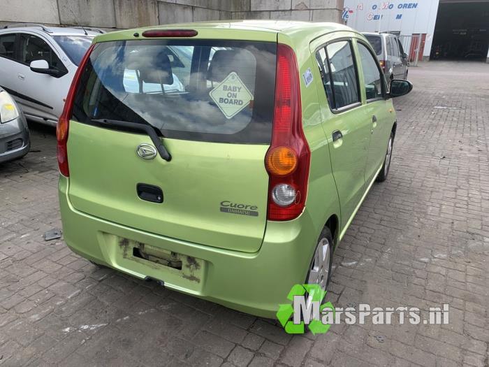 Używane Element karoserii tylny Daihatsu Cuore (L251/271/276) 1.0 12V DVVT Cena € 300,00 Procedura marży oferowane przez Autodemontagebedrijf De Mars