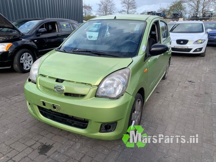 Używane Element karoserii przedni Daihatsu Cuore (L251/271/276) 1.0 12V DVVT Cena € 300,00 Procedura marży oferowane przez Autodemontagebedrijf De Mars