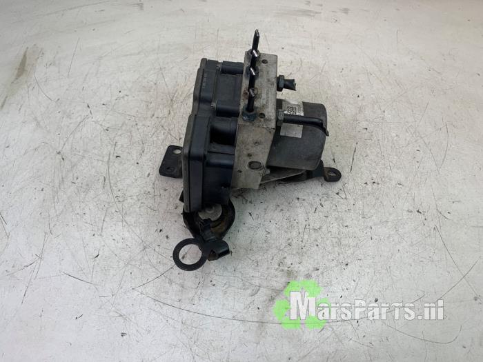 Begagnade ABS-pump Audi A6 (C7) 2.0 TDI 16V Pris € 35,00 Marginaltabell erbjuds av Autodemontagebedrijf De Mars