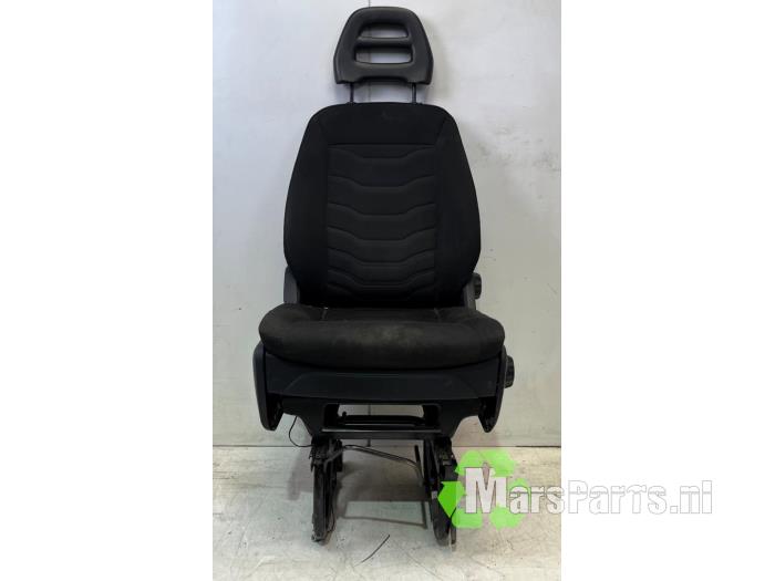 Gebrauchte Sitz links Iveco New Daily VI 33S13, 35C13, 35S13 Preis € 300,00 Margenregelung angeboten von Autodemontagebedrijf De Mars