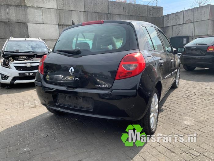 Używane Element karoserii tylny Renault Clio III (BR/CR) 1.6 16V Cena € 300,00 Procedura marży oferowane przez Autodemontagebedrijf De Mars