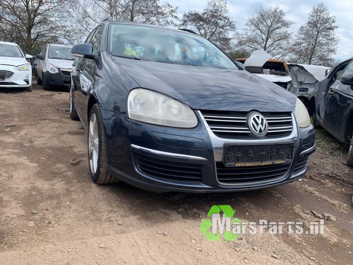 Używane Element karoserii przedni Volkswagen Golf V Variant (1K5) 1.6 Cena € 300,00 Procedura marży oferowane przez Autodemontagebedrijf De Mars