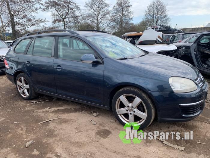 Używane Belka prawa Volkswagen Golf V Variant (1K5) 1.6 Cena € 250,00 Procedura marży oferowane przez Autodemontagebedrijf De Mars