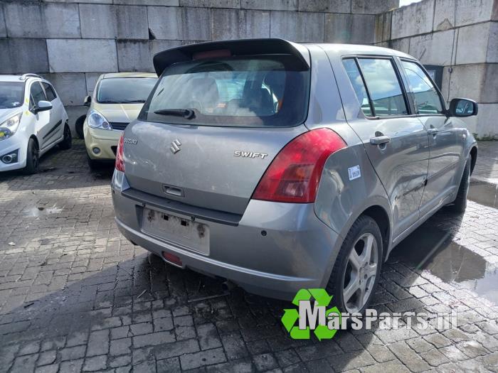 Używane Dach Suzuki Swift (ZA/ZC/ZD1/2/3/9) 1.3 VVT 16V Cena € 250,00 Procedura marży oferowane przez Autodemontagebedrijf De Mars