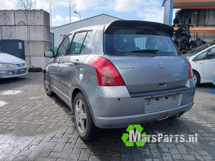 Używane Element karoserii tylny Suzuki Swift (ZA/ZC/ZD1/2/3/9) 1.3 VVT 16V Cena € 300,00 Procedura marży oferowane przez Autodemontagebedrijf De Mars