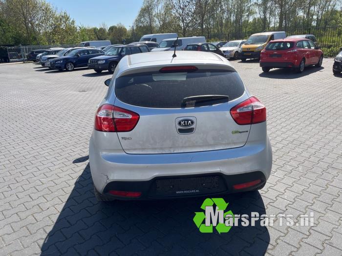 Usagé Train arrière complet Kia Rio III (UB) 1.1 CRDi VGT 12V Prix € 150,00 Règlement à la marge proposé par Autodemontagebedrijf De Mars