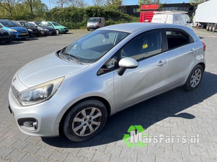 Begagnade Påfyllningsrör, bränsletank Kia Rio III (UB) 1.1 CRDi VGT 12V Pris € 40,00 Marginaltabell erbjuds av Autodemontagebedrijf De Mars