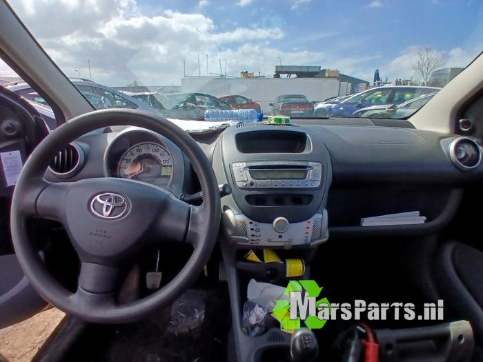 Używane Stacyjka + Kluczyk Toyota Aygo (B10) 1.0 12V VVT-i Cena € 200,00 Procedura marży oferowane przez Autodemontagebedrijf De Mars