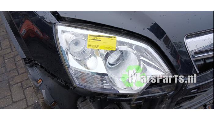 Używane Reflektor prawy Opel Antara (LA6) 2.4 16V 4x4 Cena € 175,00 Procedura marży oferowane przez Autodemontagebedrijf De Mars