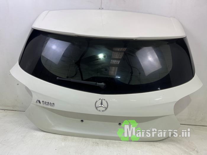 Gebrauchte Heckklappe Mercedes A (W176) 1.6 A-180 16V Preis € 350,00 Margenregelung angeboten von Autodemontagebedrijf De Mars