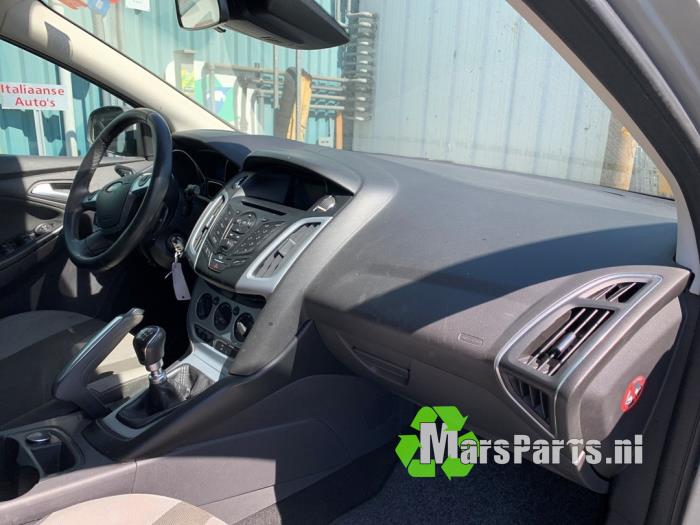 Begagnade Handskfack Ford Focus 3 Wagon 1.6 SCTi 16V Pris € 40,00 Marginaltabell erbjuds av Autodemontagebedrijf De Mars