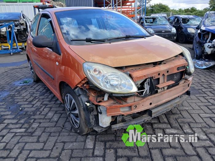 Usados Subchasis Renault Twingo II (CN) 1.2 Precio € 40,00 Norma de margen ofrecido por Autodemontagebedrijf De Mars