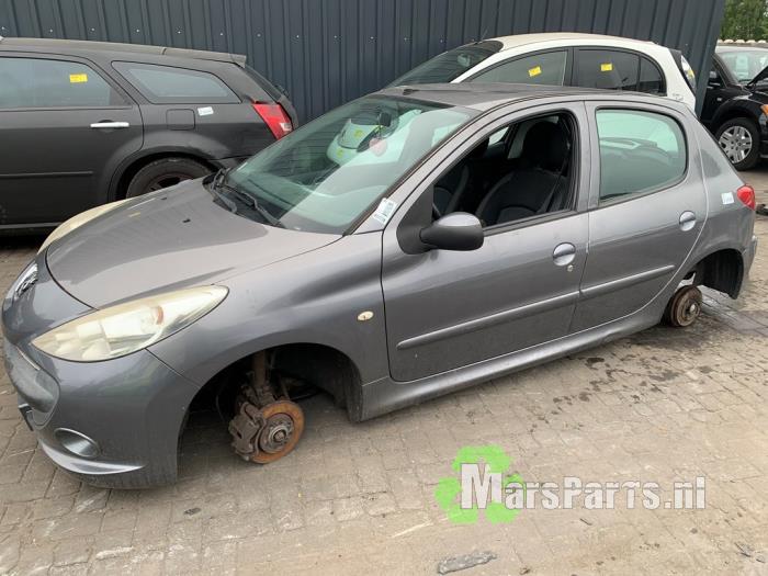 Usados Subchasis Peugeot 206+ (2L/M) 1.4 XS Precio € 50,00 Norma de margen ofrecido por Autodemontagebedrijf De Mars