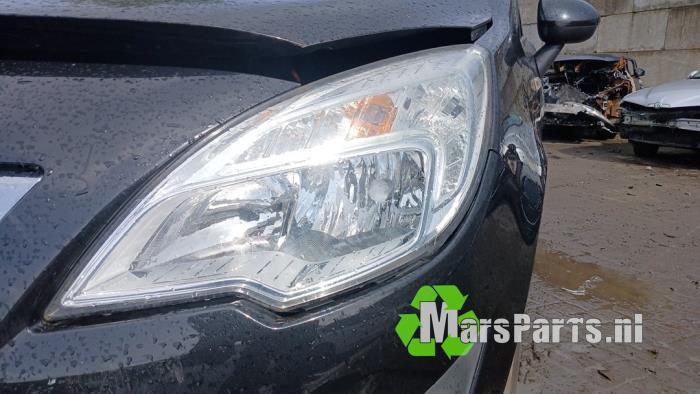 Używane Reflektor lewy Opel Meriva (B) 1.4 Turbo 16V ecoFLEX Cena € 120,00 Procedura marży oferowane przez Autodemontagebedrijf De Mars