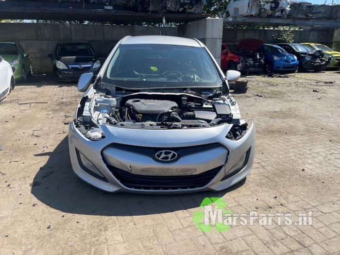 Used Subframe Hyundai i30 Wagon (GDHF5) 1.6 GDI Blue 16V Price € 75,00 Margin scheme offered by Autodemontagebedrijf De Mars