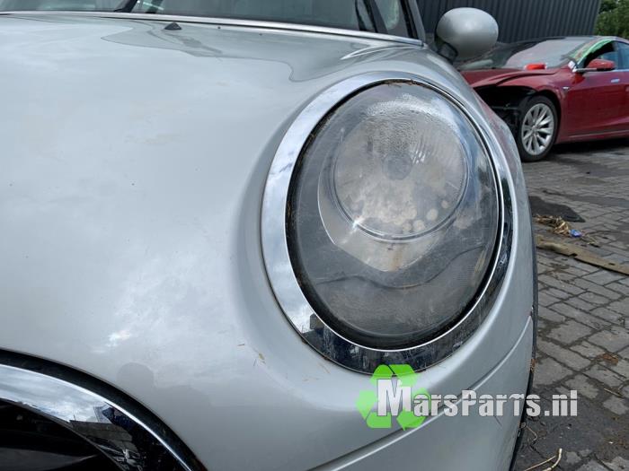 Używane Reflektor lewy Mini Mini Convertible (F57) 1.2 12V One Cena na żądanie oferowane przez Autodemontagebedrijf De Mars