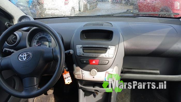 Używane Stacyjka + Kluczyk Toyota Aygo (B10) 1.0 12V VVT-i Cena € 40,00 Procedura marży oferowane przez Autodemontagebedrijf De Mars