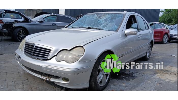 Begagnade Underram Mercedes C (W203) 1.8 C-180K 16V Pris € 75,00 Marginaltabell erbjuds av Autodemontagebedrijf De Mars