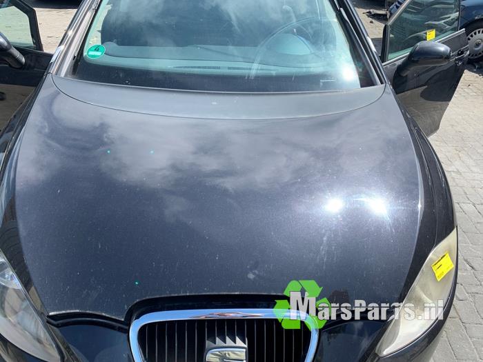 Używane Maska Seat Leon (1P1) 1.6 Cena € 70,00 Procedura marży oferowane przez Autodemontagebedrijf De Mars