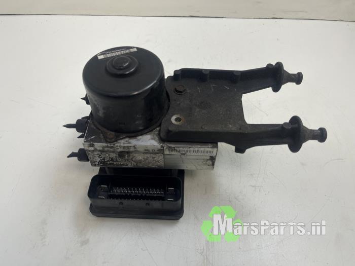 Begagnade ABS-pump Chrysler 300 C Touring 3.5 V6 24V Pris € 135,00 Marginaltabell erbjuds av Autodemontagebedrijf De Mars