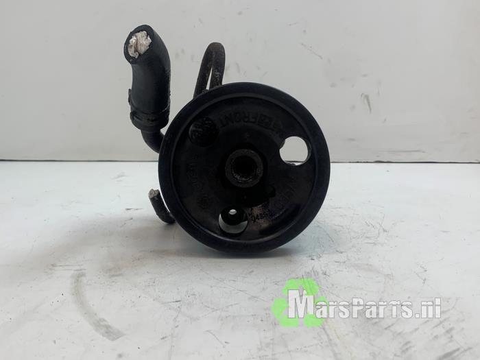 Usagé Pompe de direction Chrysler 300 C Touring 3.5 V6 24V Prix € 65,00 Règlement à la marge proposé par Autodemontagebedrijf De Mars