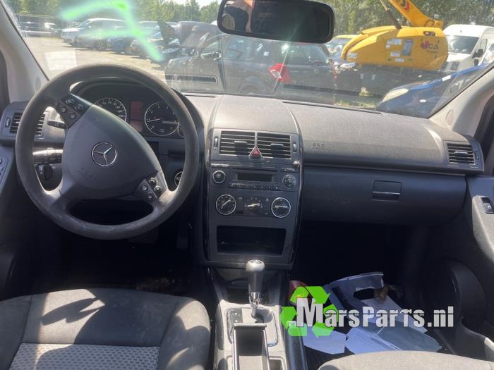 Używane Stacyjka + Kluczyk Mercedes A (W169) 1.5 A-150 5-Drs. Cena € 50,00 Procedura marży oferowane przez Autodemontagebedrijf De Mars