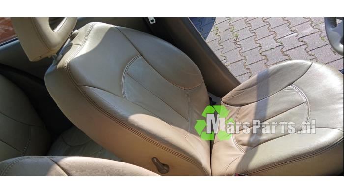 Begagnade Främre säkerhetsbälte, vänster Nissan Micra (K12) 1.4 16V Pris € 30,00 Marginaltabell erbjuds av Autodemontagebedrijf De Mars