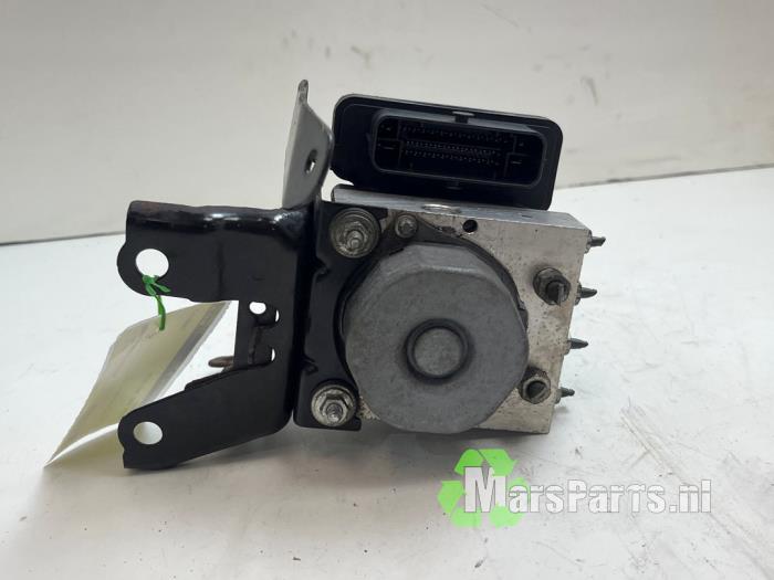 Begagnade ABS-pump Toyota Aygo (B40) 1.0 12V VVT-i Pris € 45,00 Marginaltabell erbjuds av Autodemontagebedrijf De Mars