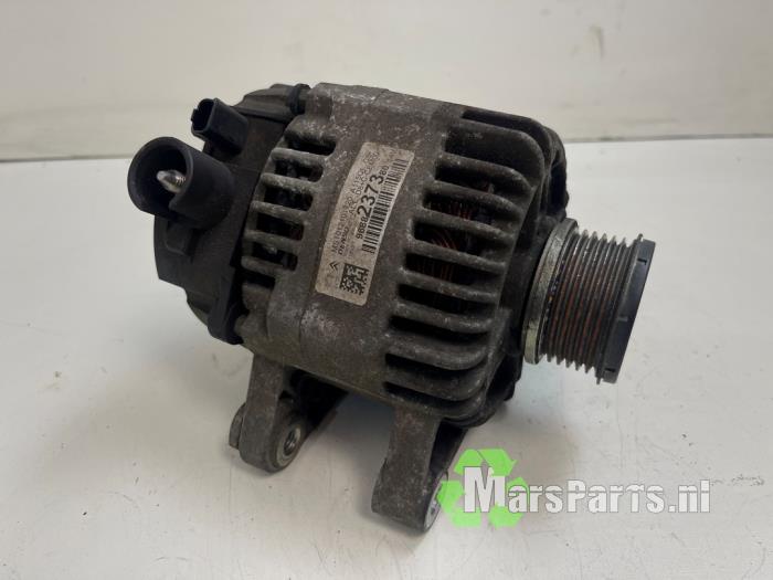 Dynamo van een Peugeot 208 I (CA/CC/CK/CL) 1.2 Vti 12V PureTech 82 2013