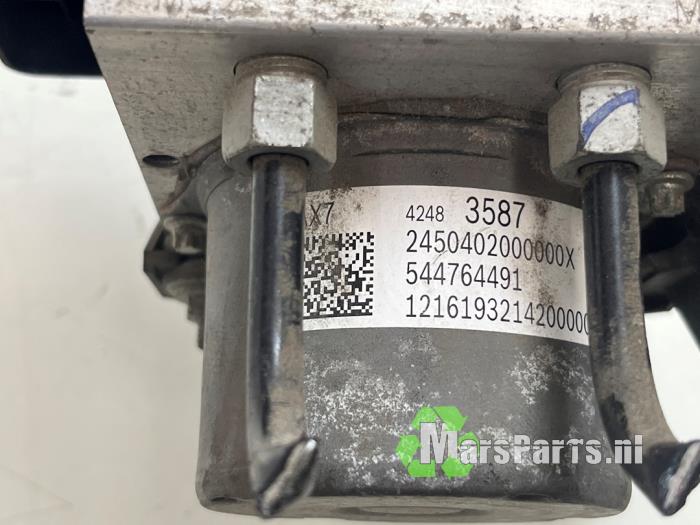 Begagnade ABS-pump Opel Karl 1.0 12V Pris € 55,00 Marginaltabell erbjuds av Autodemontagebedrijf De Mars