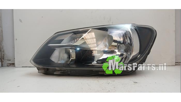 Używane Reflektor lewy Volkswagen Caddy III (2KA,2KH,2CA,2CH) 1.6 TDI 16V Cena € 130,00 Procedura marży oferowane przez Autodemontagebedrijf De Mars