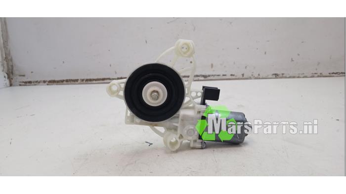 Usados Motor de ventanilla de puerta Mercedes S (222.0/222.1) 3.0 S-400d 4-Matic Precio € 35,00 Norma de margen ofrecido por Autodemontagebedrijf De Mars