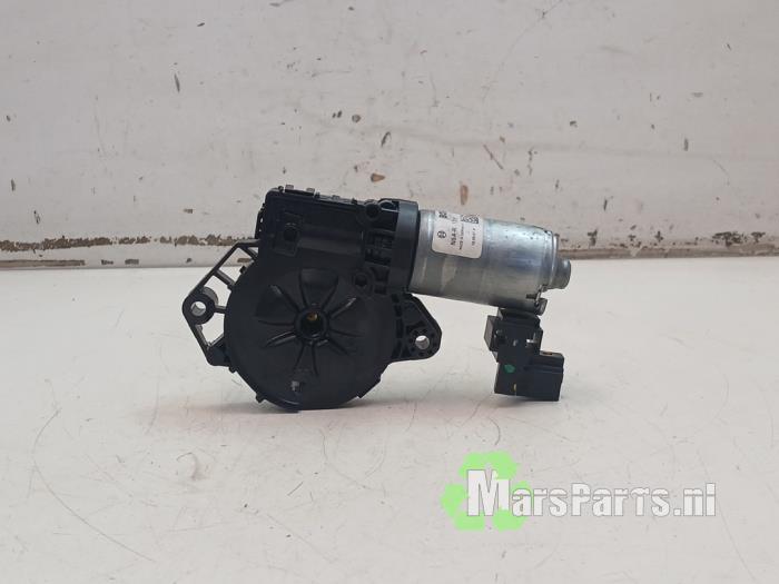 Gebrauchte Schiebedach Motor Mercedes S (222.0/222.1) 3.0 S-400d 4-Matic Preis € 35,00 Margenregelung angeboten von Autodemontagebedrijf De Mars