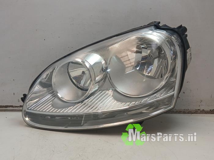 Używane Reflektor lewy Volkswagen Golf V (1K1) 1.6 FSI 16V Cena € 40,00 Procedura marży oferowane przez Autodemontagebedrijf De Mars