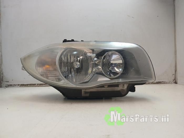Używane Reflektor prawy BMW 1 serie (E87/87N) 116i 1.6 16V Cena € 45,00 Procedura marży oferowane przez Autodemontagebedrijf De Mars