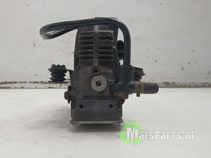 Begagnade Luftpump (fjädring) Mercedes S (222.0/222.1) 3.0 S-400d 4-Matic Pris € 300,00 Marginaltabell erbjuds av Autodemontagebedrijf De Mars