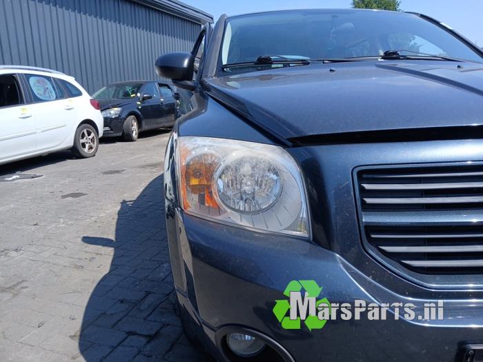 Używane Reflektor prawy Dodge Caliber 1.8 16V Cena na żądanie oferowane przez Autodemontagebedrijf De Mars