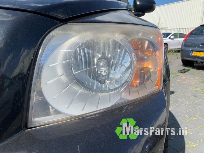 Używane Reflektor lewy Dodge Caliber 2.0 16V Cena € 100,00 Procedura marży oferowane przez Autodemontagebedrijf De Mars