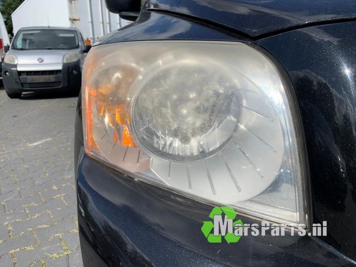 Używane Reflektor prawy Dodge Caliber 2.0 16V Cena na żądanie oferowane przez Autodemontagebedrijf De Mars