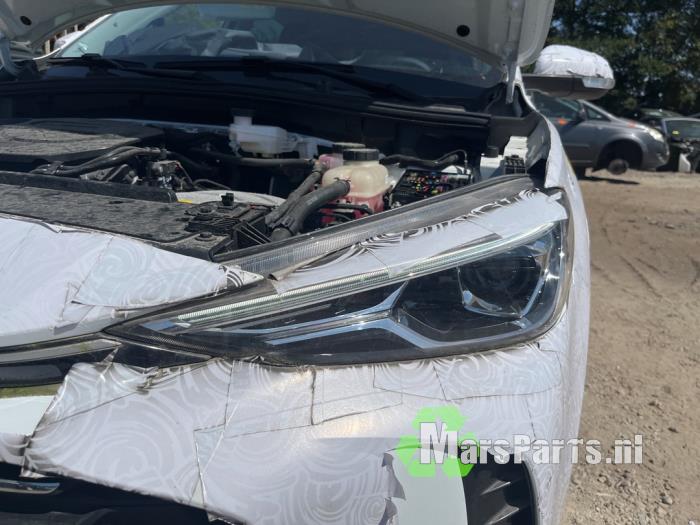 Używane Reflektor lewy MG ZS Hybrid+ 1.5 Hybrid+ Cena na żądanie oferowane przez Autodemontagebedrijf De Mars