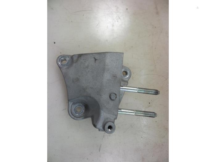 Used Engine mount Mitsubishi Outlander (GF/GG) 2.0 16V PHEV 4x4 Price € 25,00 Margin scheme offered by Autobedrijf Broekhuis B.V.
