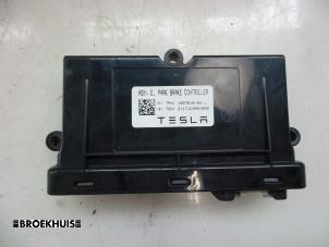 Gebrauchte Handbremse Modul Tesla Model S 75D Preis € 50,00 Margenregelung angeboten von Autobedrijf Broekhuis B.V.