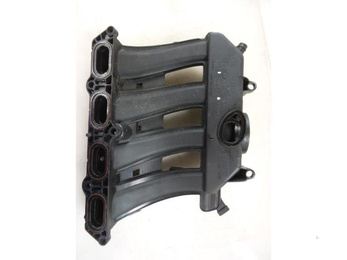 Intake manifold from a Dacia Duster (HS) 1.6 16V 2010