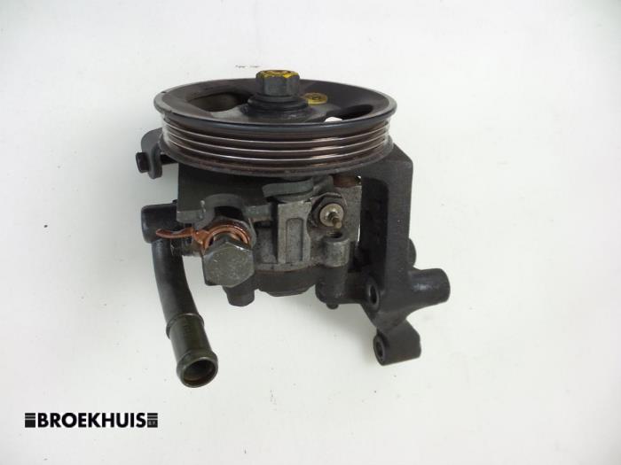 Usagé Pompe de direction Kia Carens II (FJ) 1.6i 16V Prix € 40,00 Règlement à la marge proposé par Autobedrijf Broekhuis B.V.