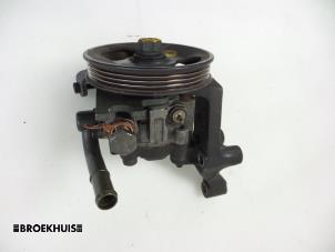 Used Power steering pump Kia Carens II (FJ) 1.6i 16V Price € 40,00 Margin scheme offered by Autobedrijf Broekhuis B.V.