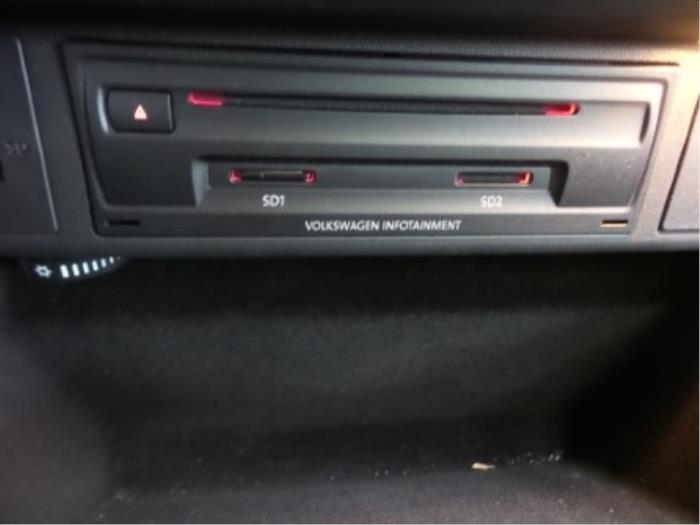 Multi-media control unit from a Volkswagen Golf Sportsvan (AUVS) 1.2 TSI 16V 2017