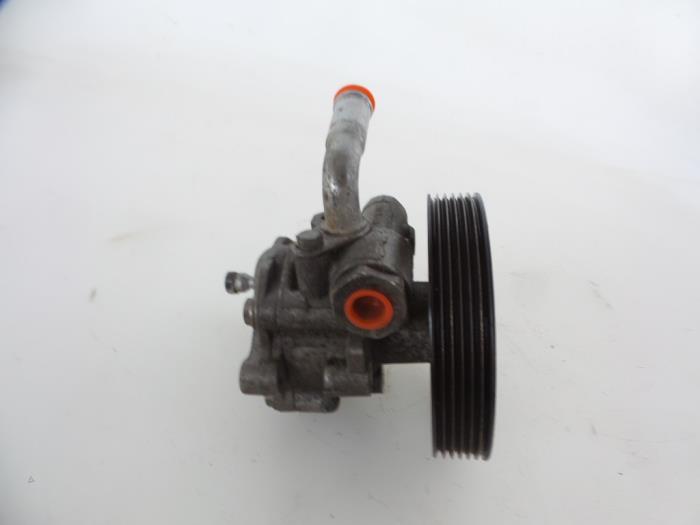 Usagé Pompe de direction Ford Fiesta 5 (JD/JH) 1.4 TDCi Prix € 50,00 Règlement à la marge proposé par Autobedrijf Broekhuis B.V.